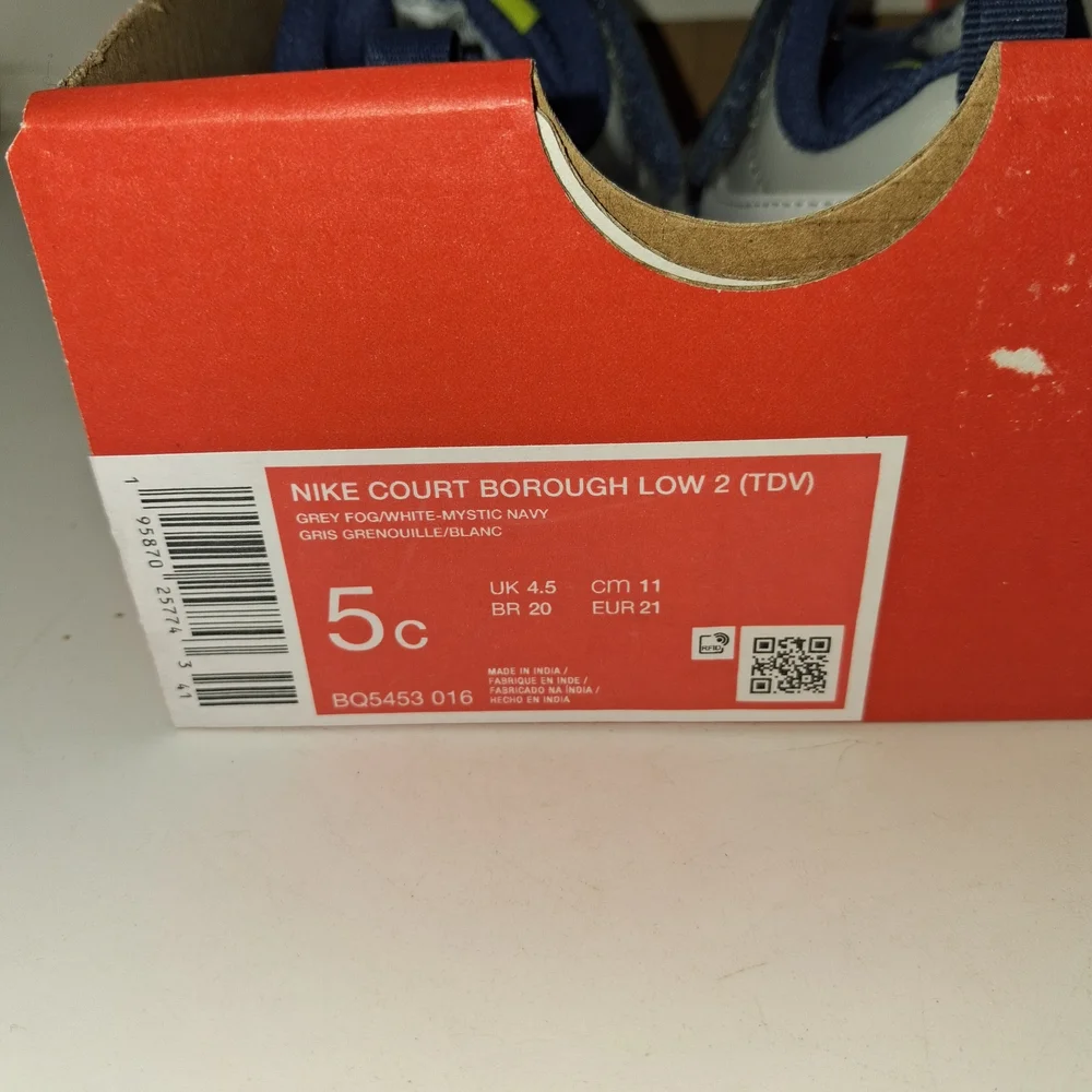 Nike Kids Navy, Gray and White Low-Top Sneakers